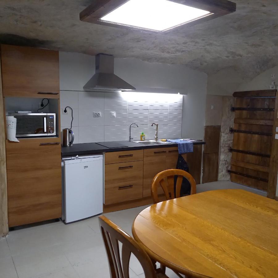 Gite-Civray-De-Touraine Troglo De Denise Exterior foto